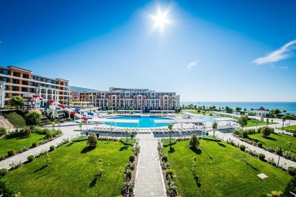 Территория Premier Fort Beach 4*