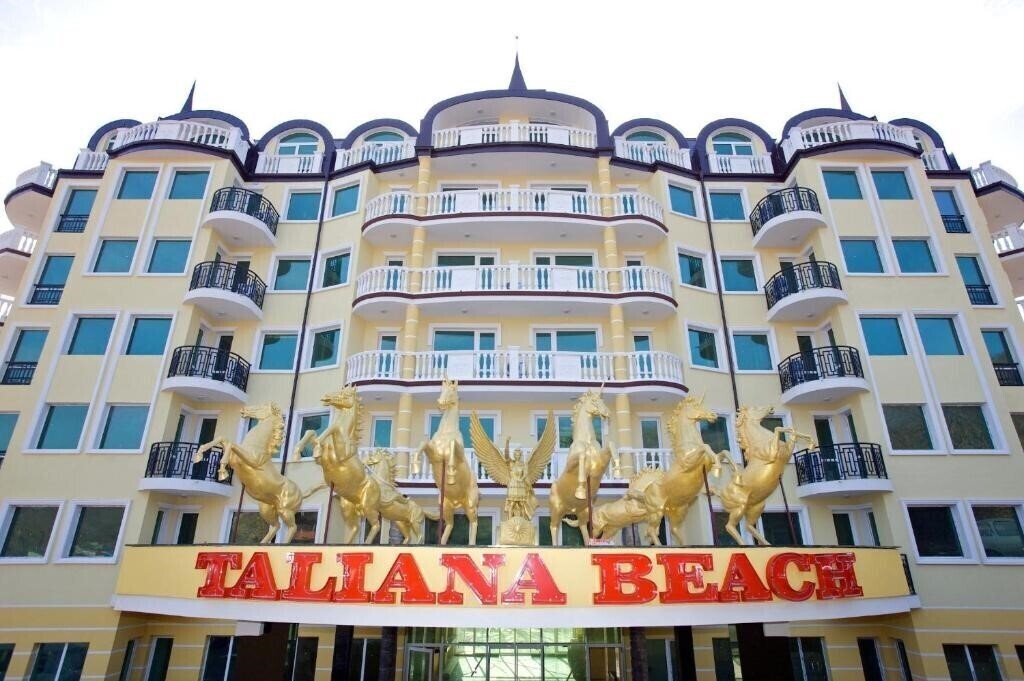 Панорама Amore Beach 4*