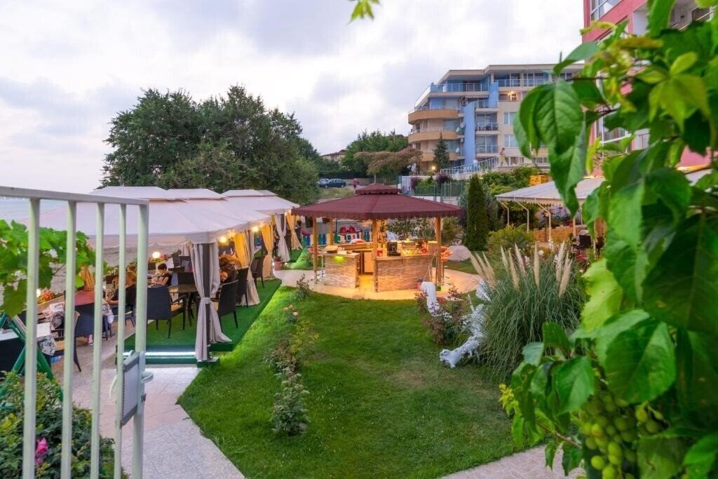 Апартаменты Iris 3*