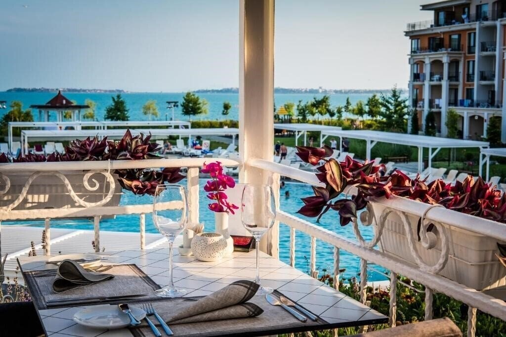 Апартаменты Premier Fort Beach 4*