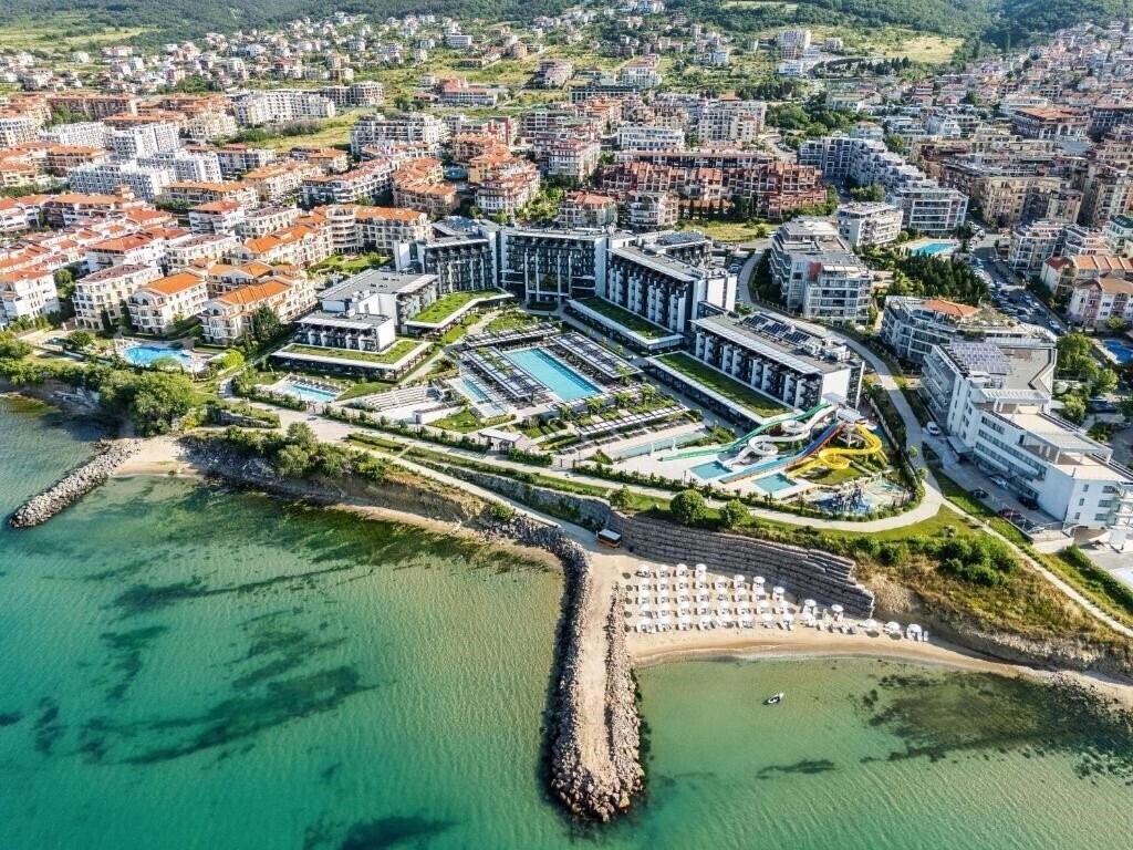 Отель Voya Beach Resort 5*