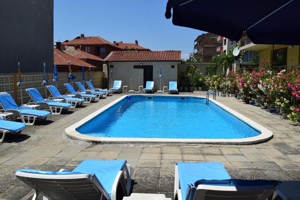 Апартаменты Chris Hotel 3*