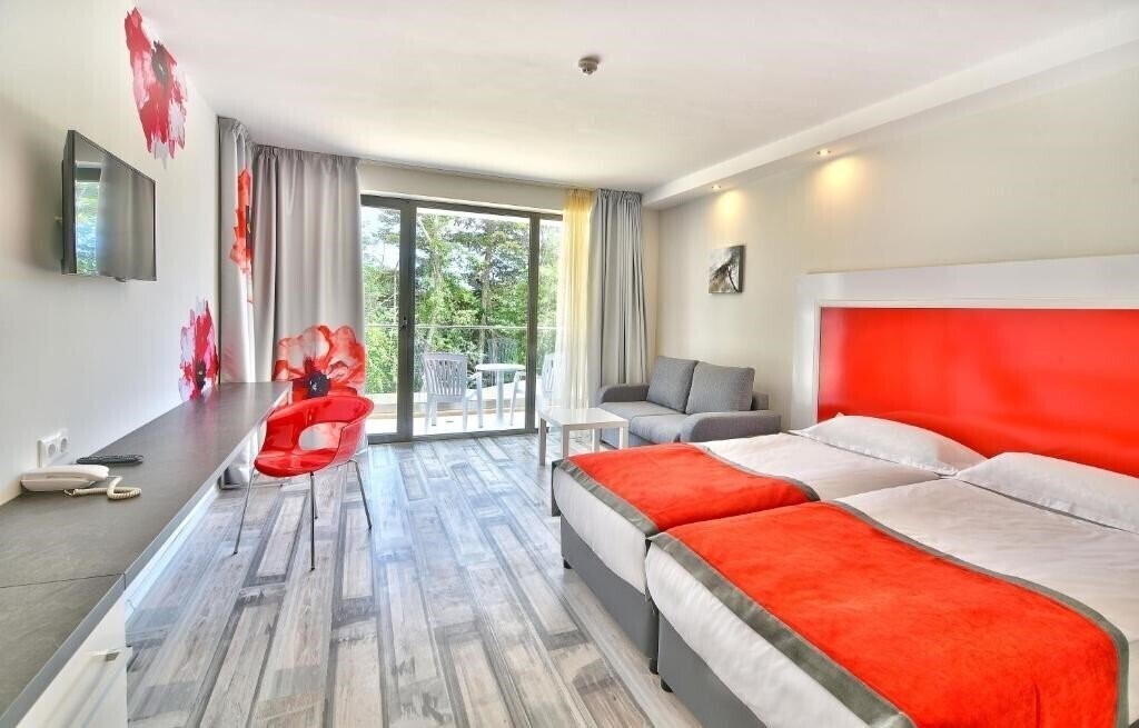 Панорама Grifid Hotel Foresta 3*