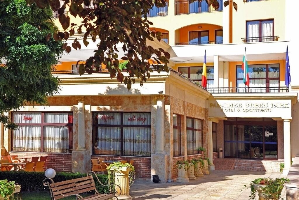 Апартаменты Paradise Green Park 3*