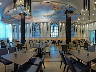 Отель Holiday Park 4*