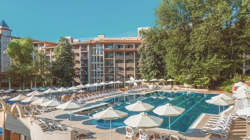 Отель Grifid Aqua Club Bolero 4*