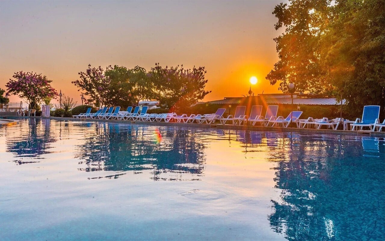 Территория Elpida Beach 4*