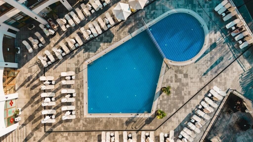 Панорама Continental Apartments 4*