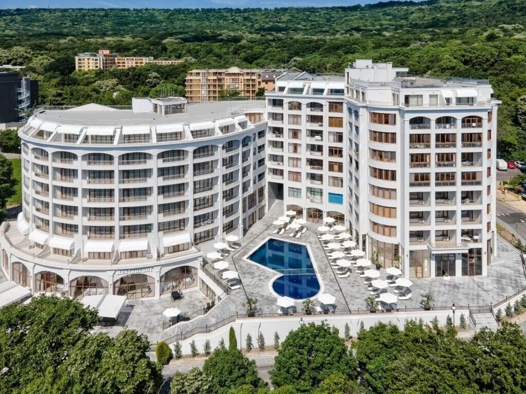 Готель Continental Apartments 4*