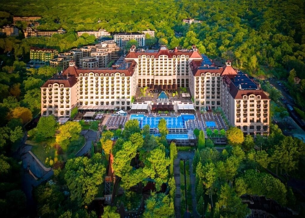 Территория Melia Grand Hotel Hermitage 5*