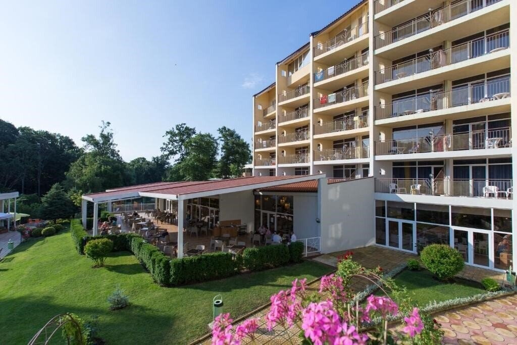 Территория Madara Park Hotel (Madara Hotel Smart Line) 4*