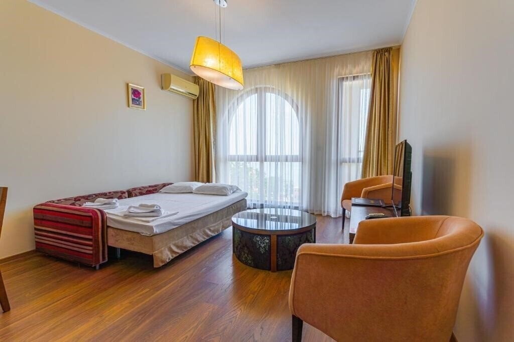 Панорама Aparthotel Golden Line 4*