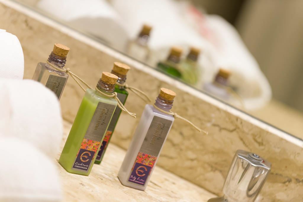 Фотографія Continental Inn Hotel 4*