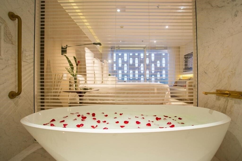 Отель Emiliano 5*