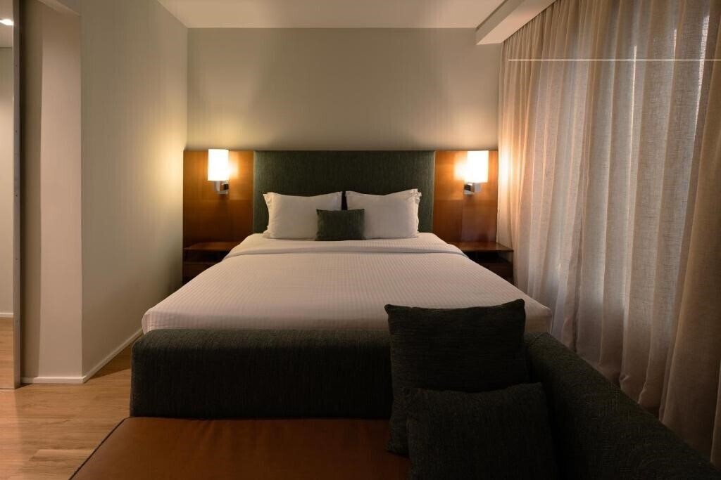 Фотографія Estanplaza Berrini 4*