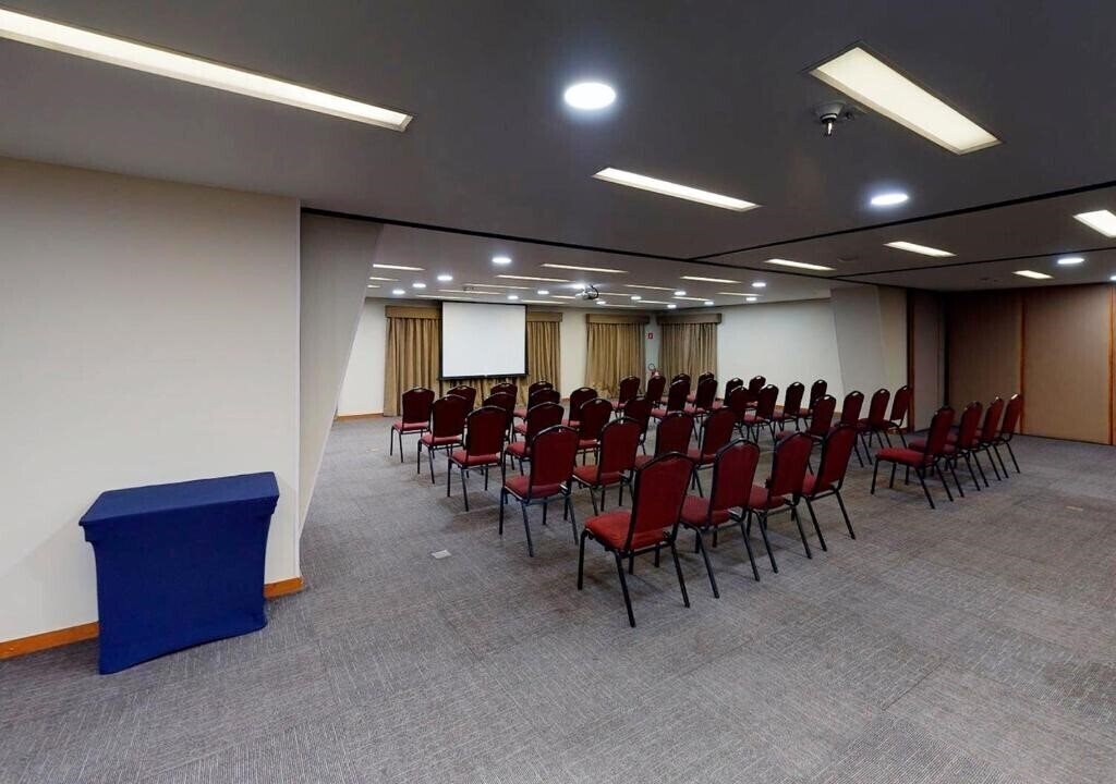 Територія Estanplaza Nacoes Unidas 4*