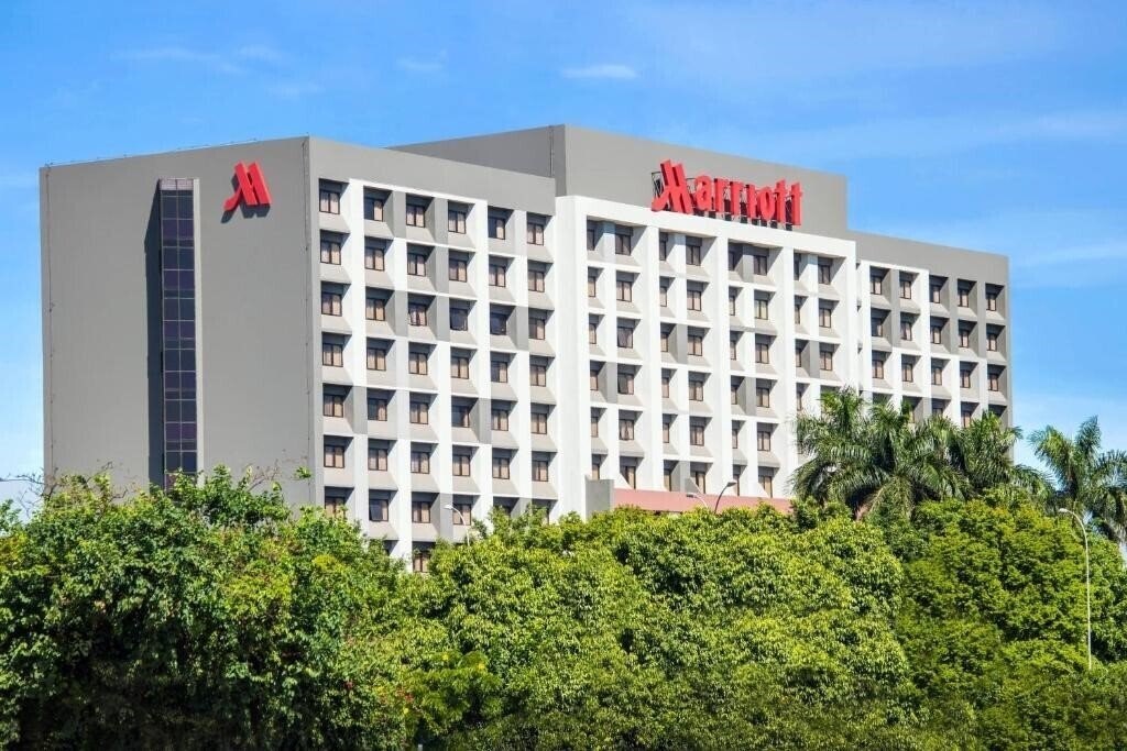 Апартаменты Sao Paulo Airport Marriott Hotel 4*