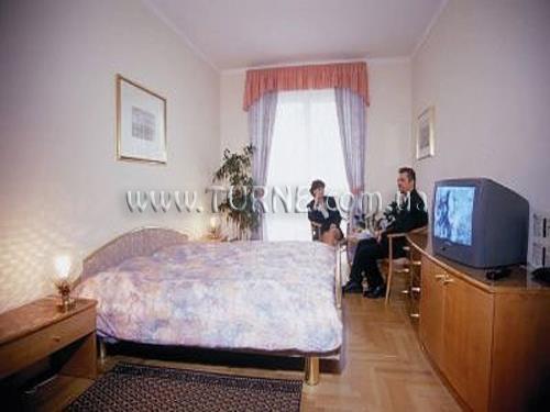 Вид Bristol Main Building 4*