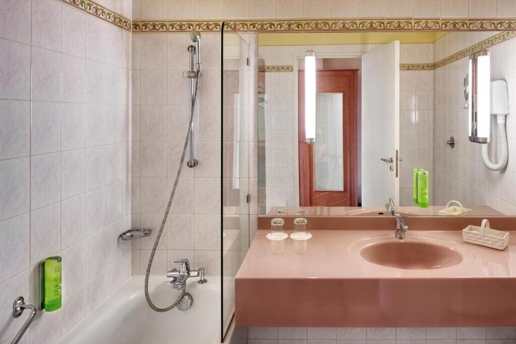 Панорама Villa Butterfly 4*