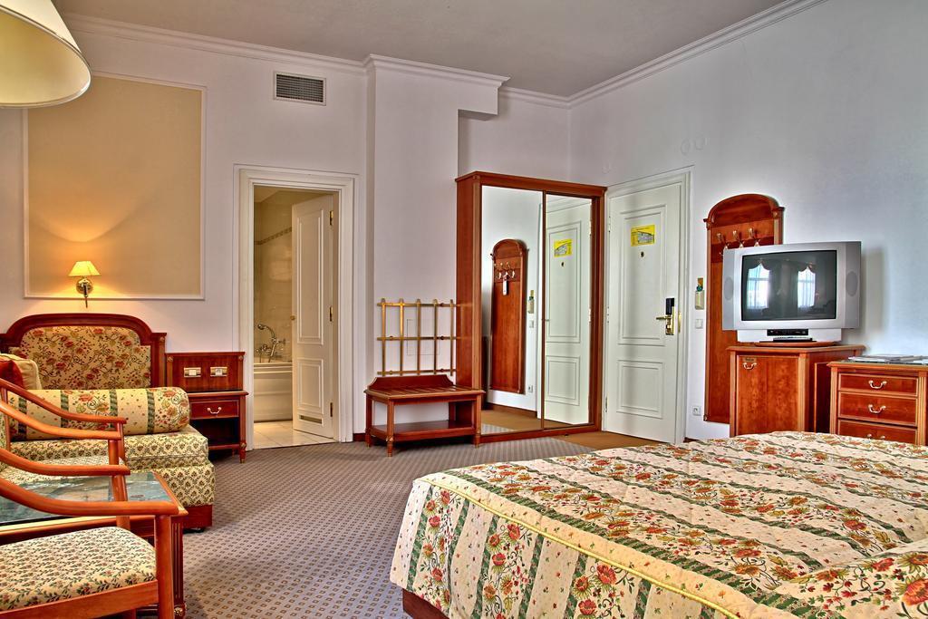 Панорама Ambassador Zlata Husa 5*