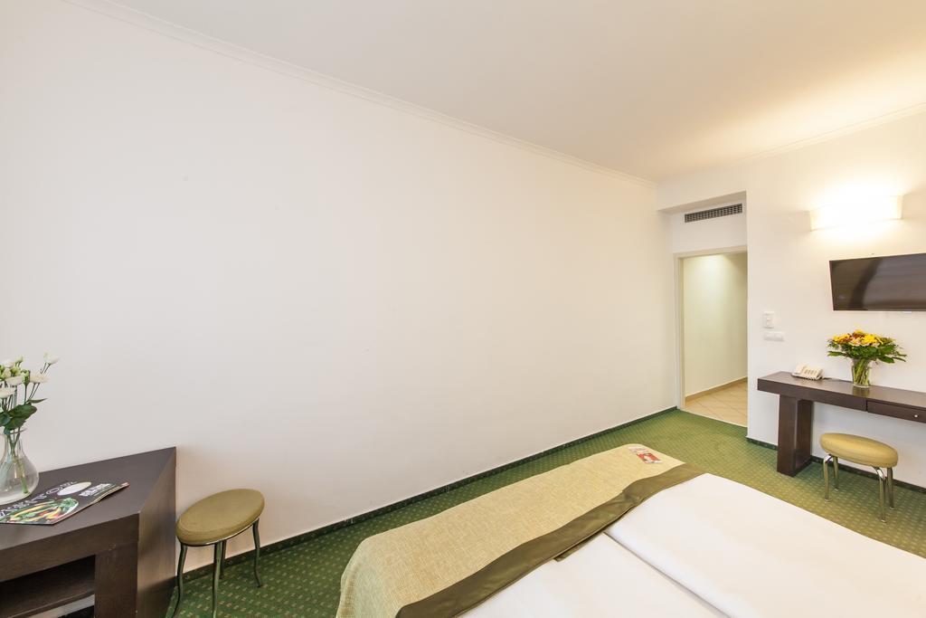 Территория Hotel Vitkov 4*