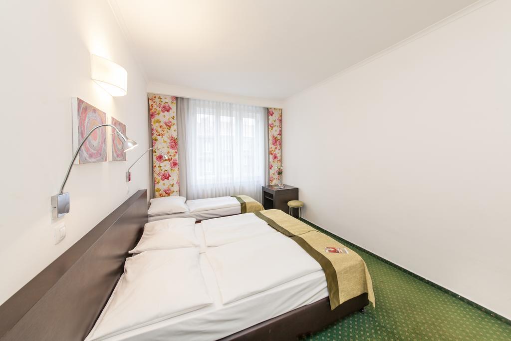 Апартаменты Hotel Vitkov 4*