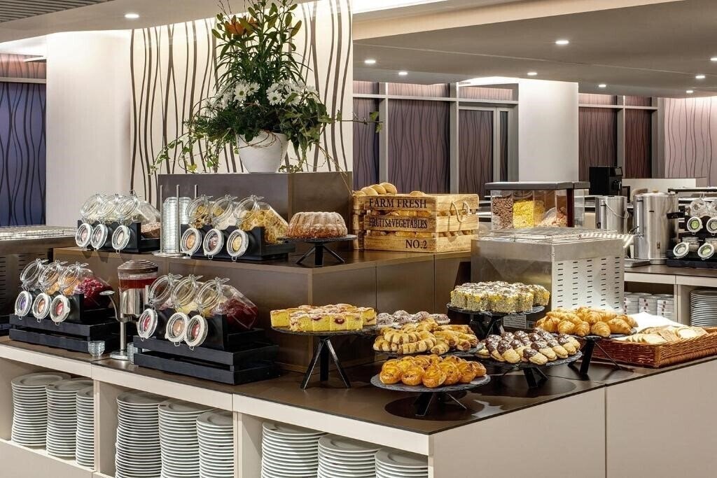 Територія Clarion Congress Hotel Prague 4*