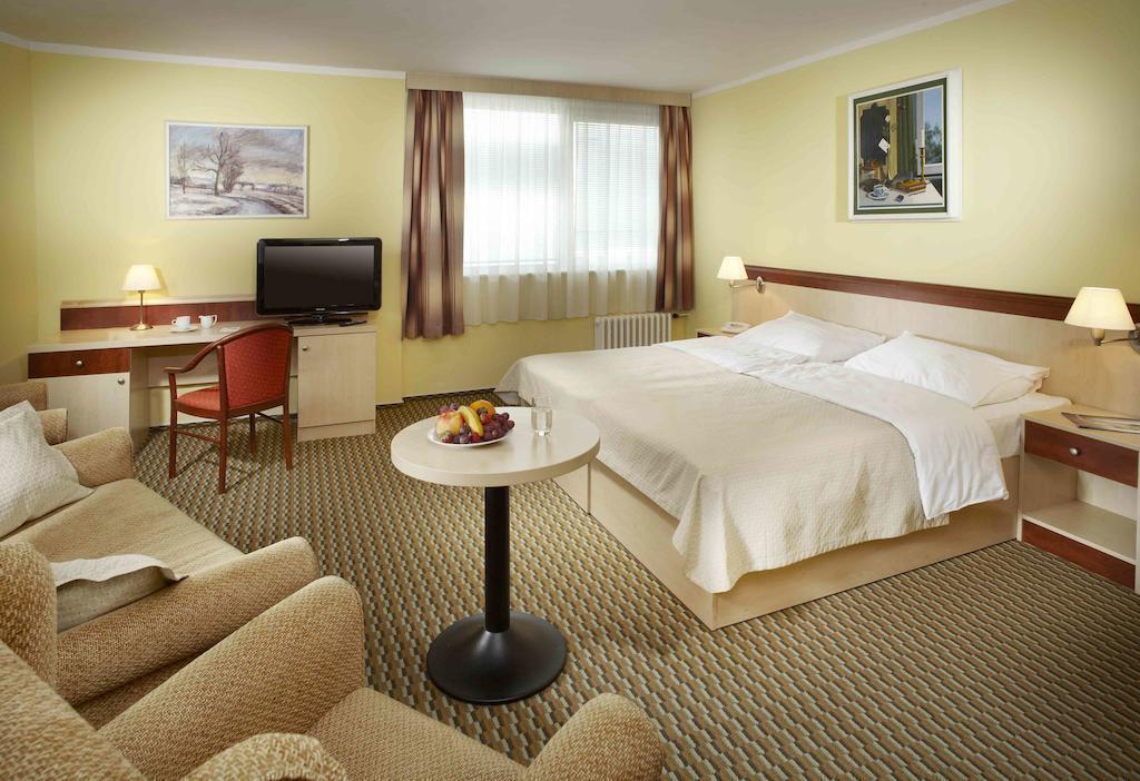 Территория Pyramida Orea Hotel 4*