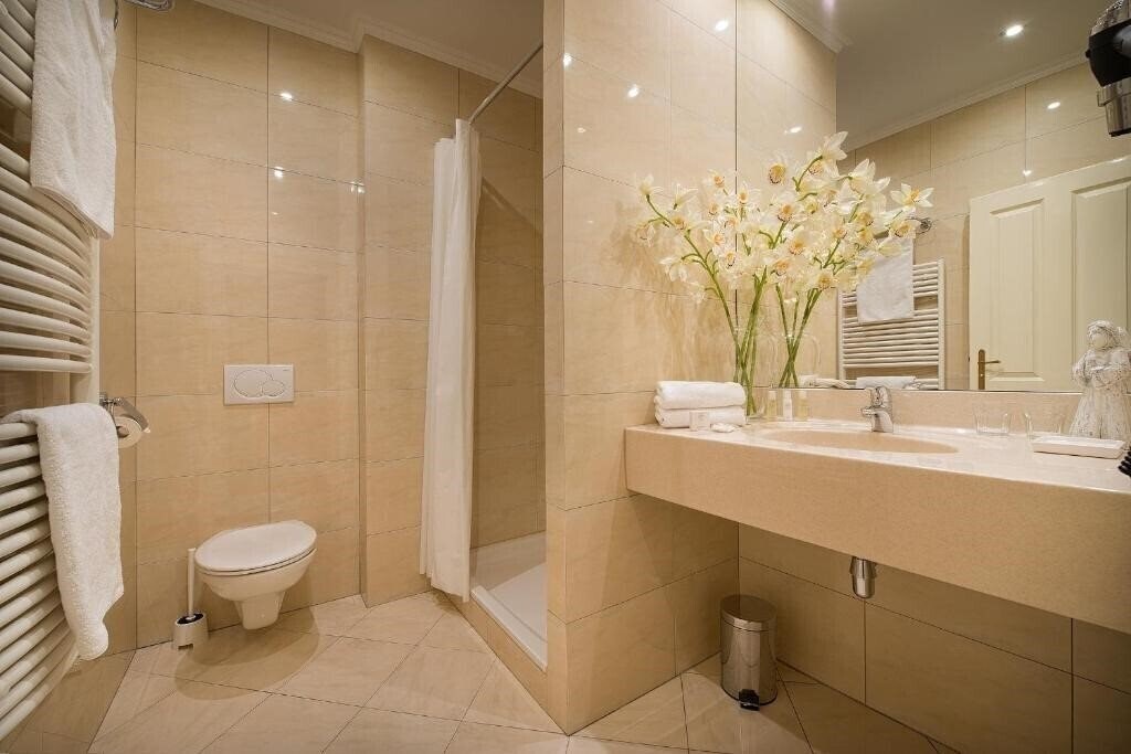 Апартаменти Angelis Hotel 4*