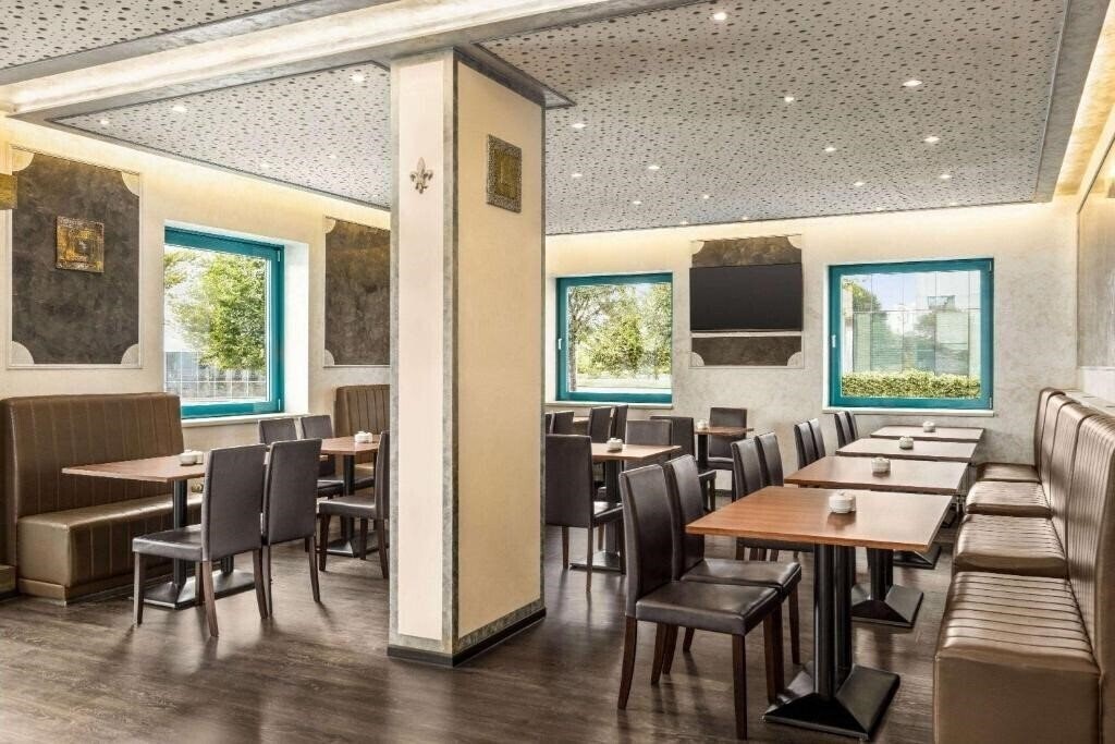 Апартаменты Amedia Express 3*