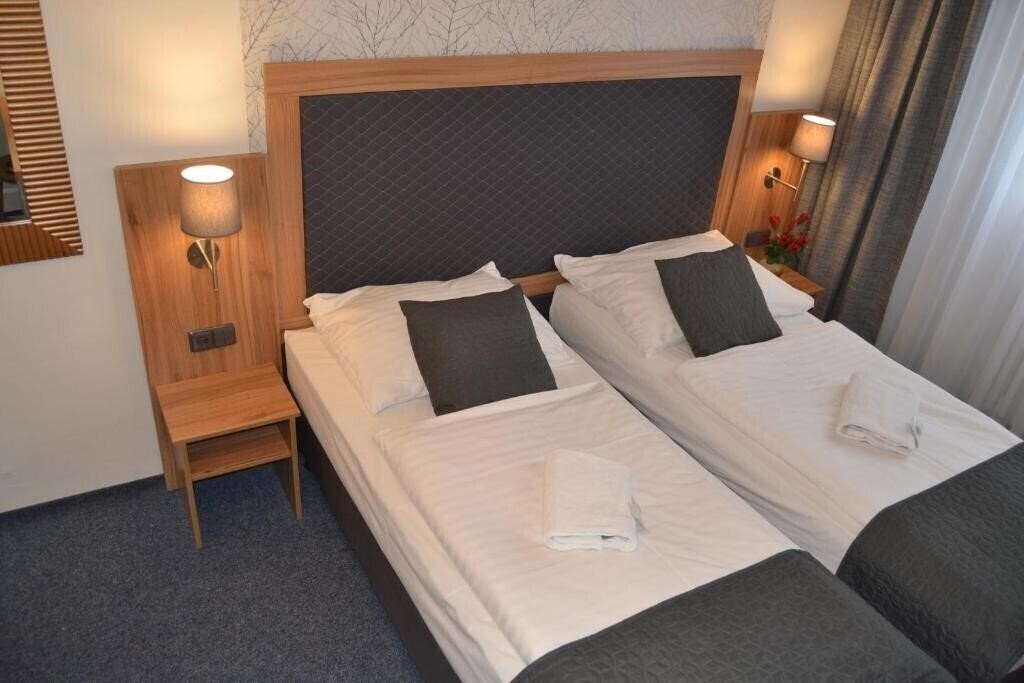 Готель Hotel Bohemians 3*