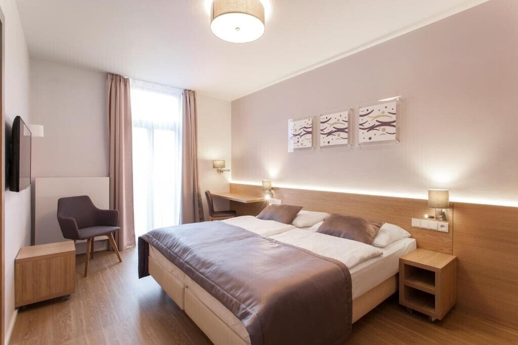 Територія Hotel Carol 3*