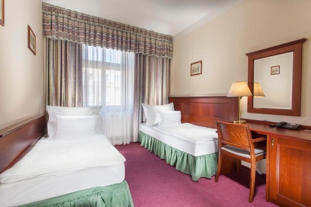 Територія Hotel Lunik 3*