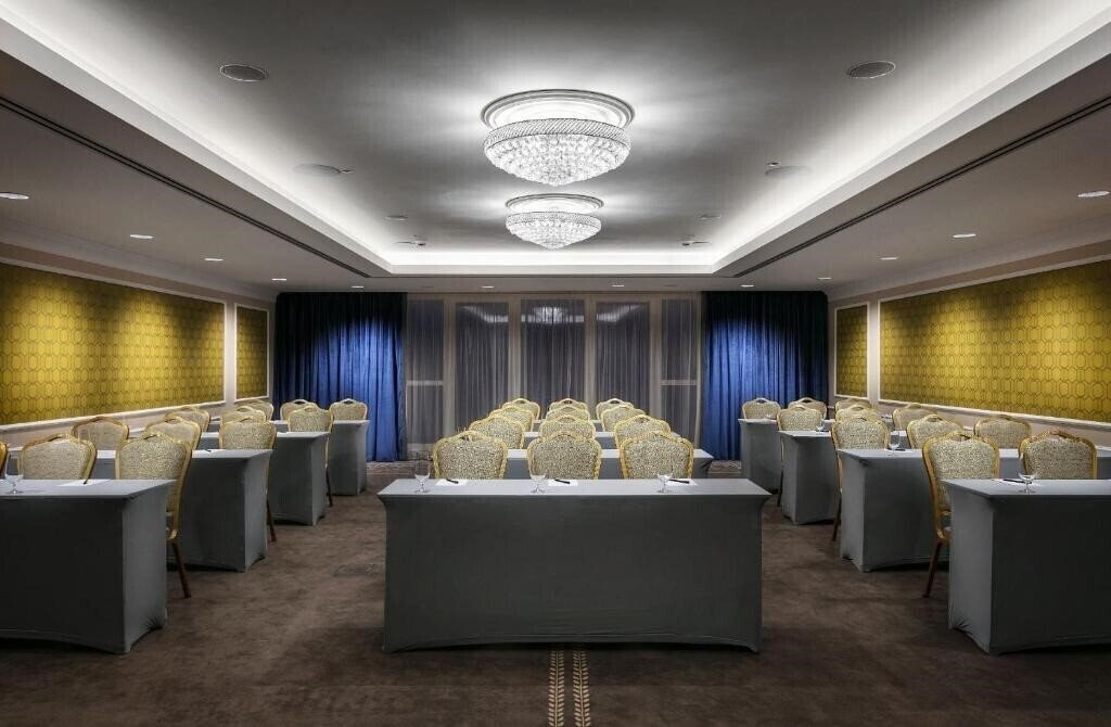 Вид Cosmopolitan Hotel Prague 5*