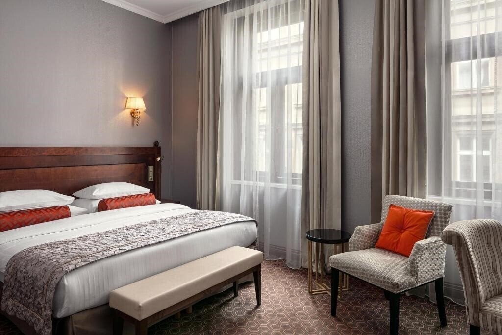 Панорама Cosmopolitan Hotel Prague 5*