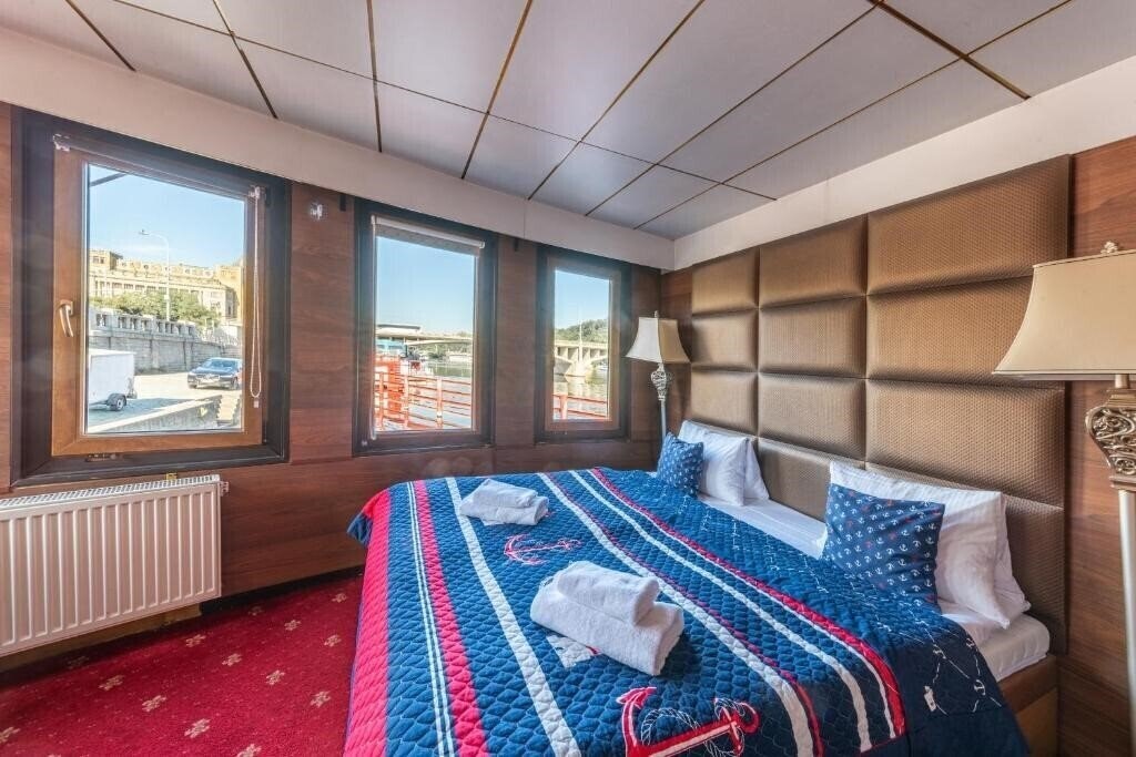 Фото Botel Albatros 3*