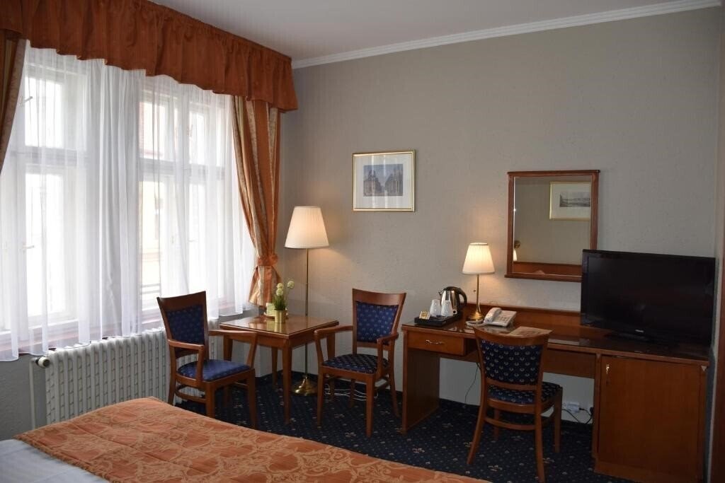 Готель Hotel Arbes 3*