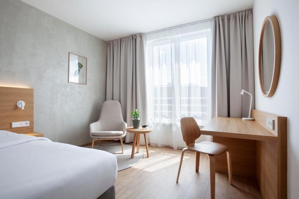 Фото Jurys Inn Prague 4*