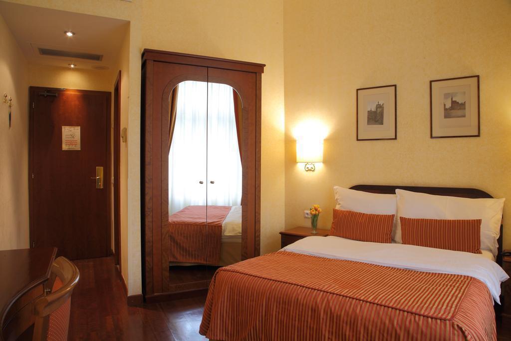 Апартаменты Kinsky Garden 4*