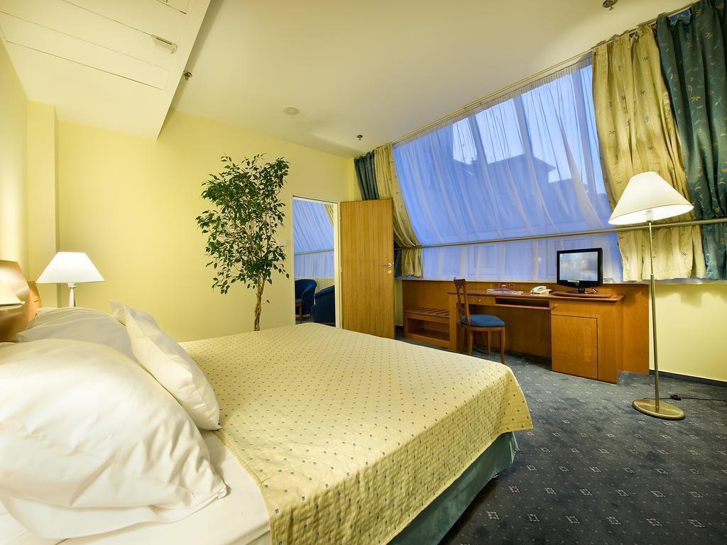 Вид Ramada Prague City 4*