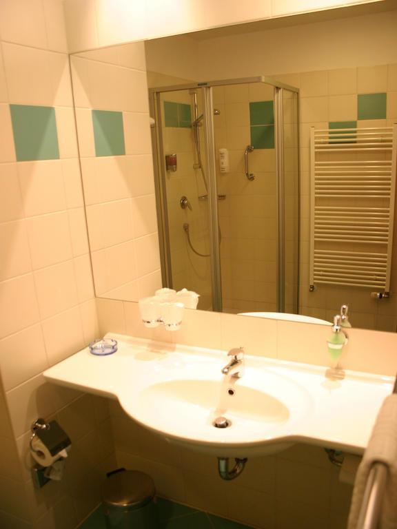 Фотографія Ramada Airport 4*