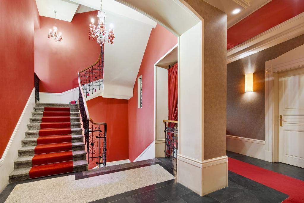 Апартаменты Mamaison Riverside 5*