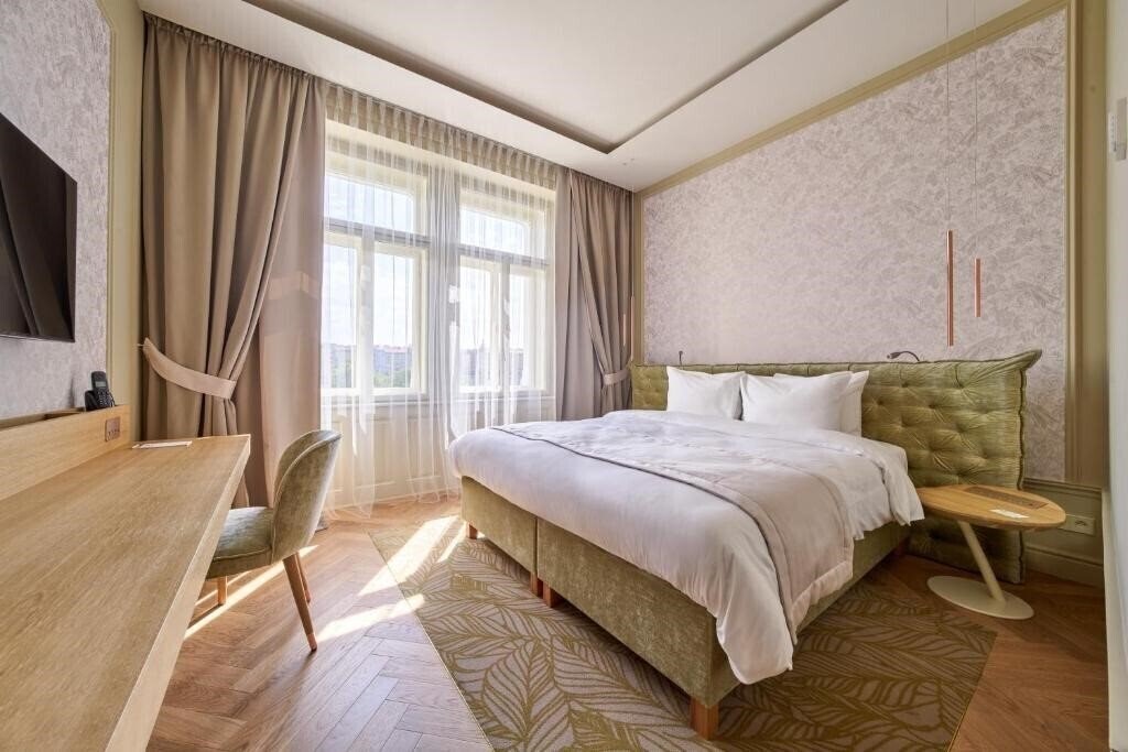 Апартаменты Mamaison Riverside 5*