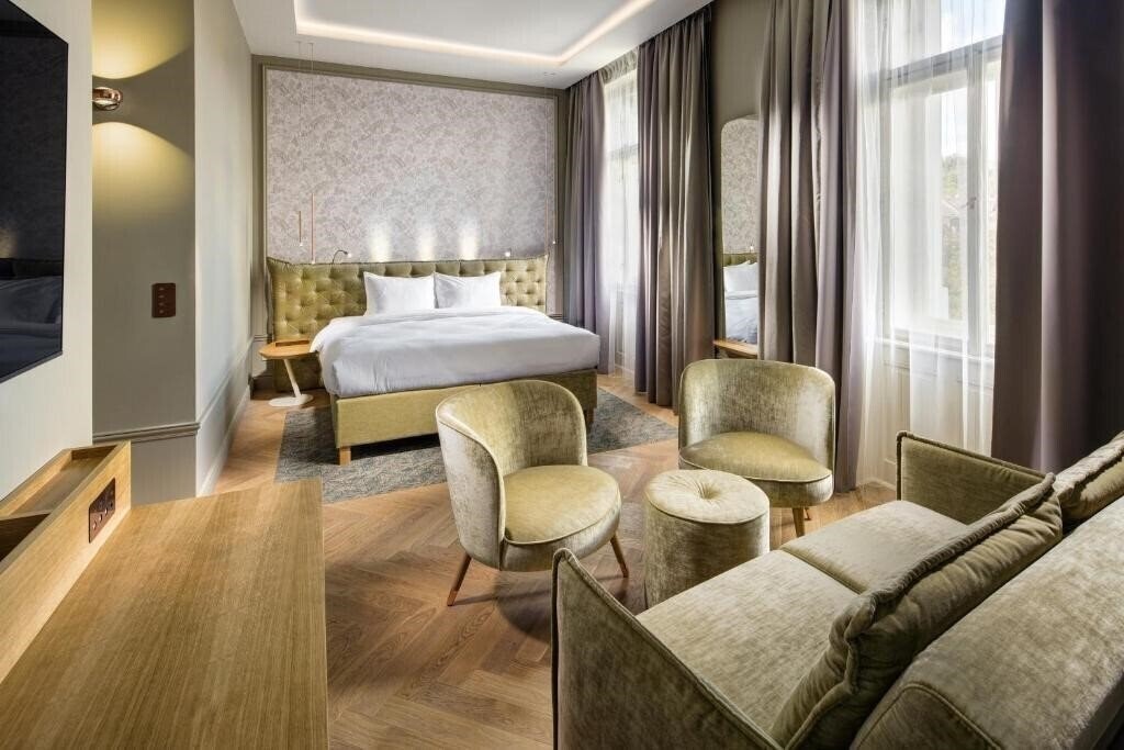 Панорама Mamaison Riverside 5*