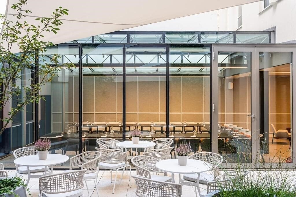 Вид Maximilian 4*