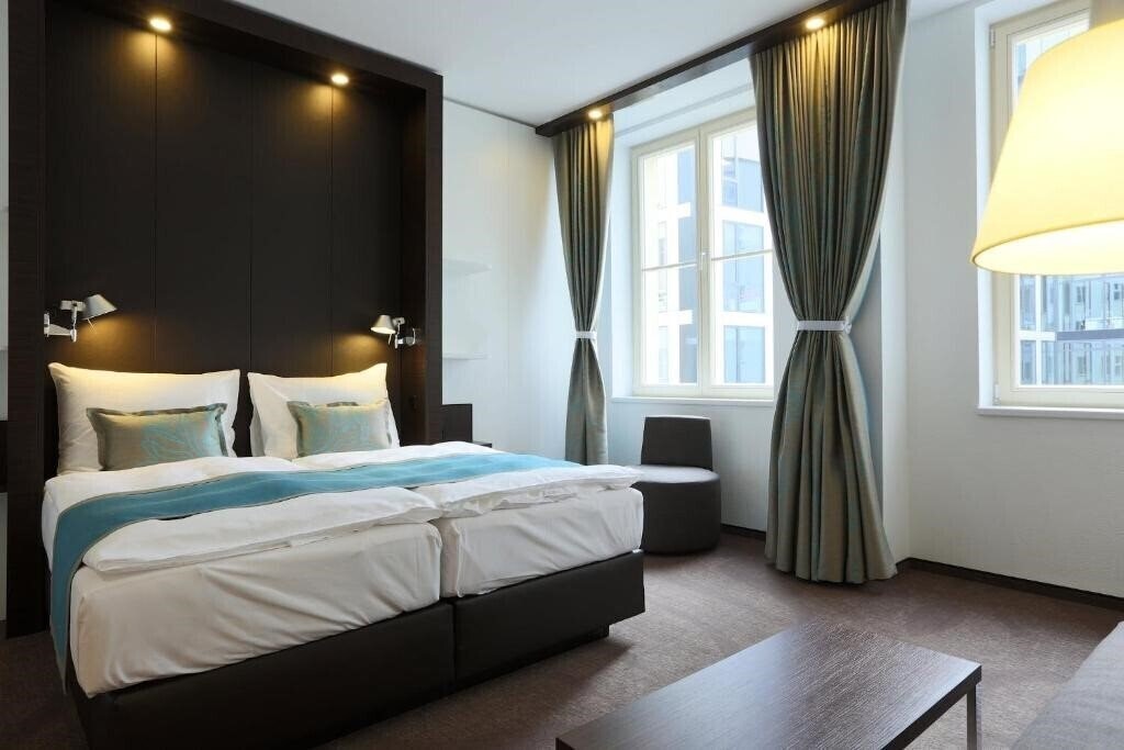 Вид Motel One Praha 3*