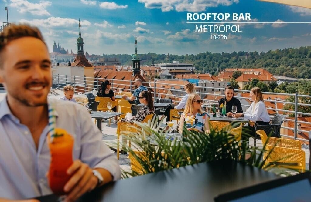 Отель Metropolitan Old Town Hotel 3*