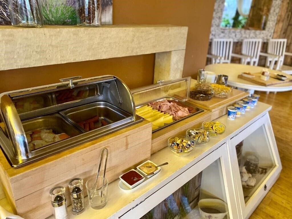 Територія Hotel Elegant 4*