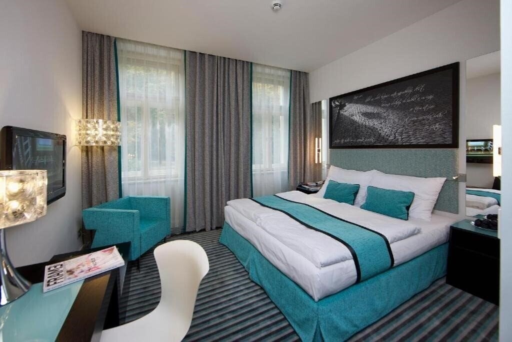 Готель Red & Blue Design Hotel Prague 4*