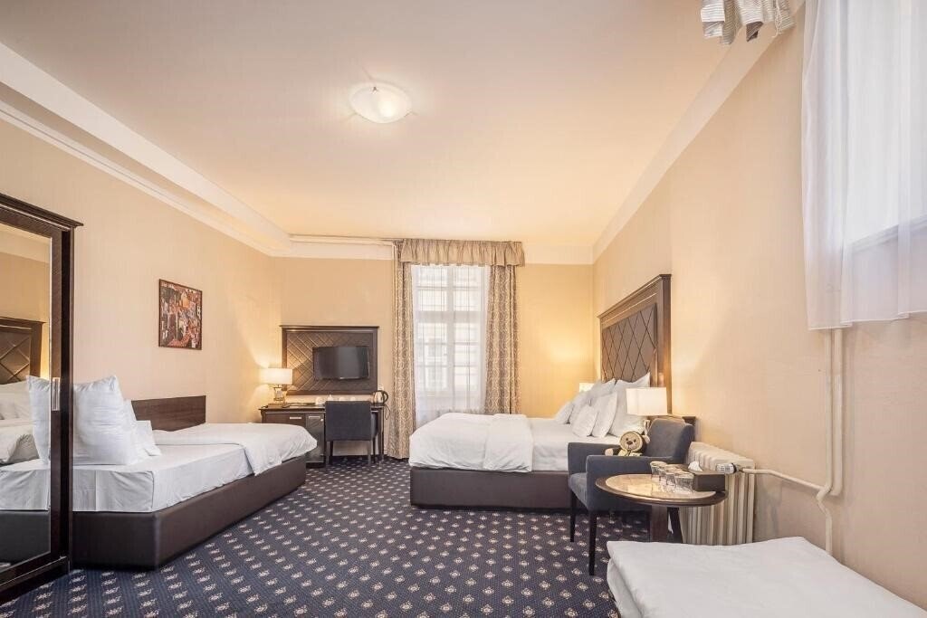 Территория Pytloun Old Armoury Hotel Prague (ex. Kampa Stara Zbrojnice) 4*